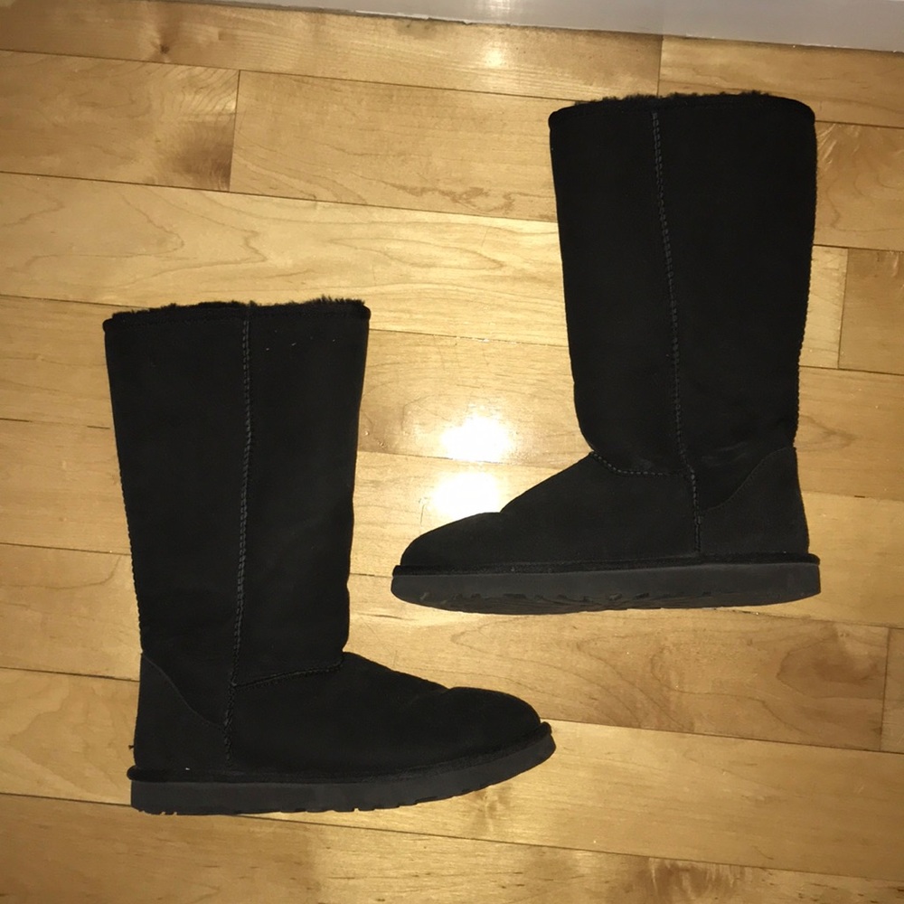 Like new black tall Uggs